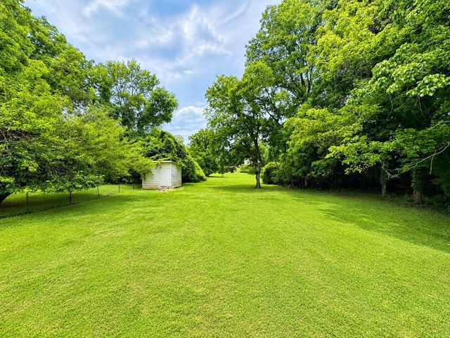 310 Davis Dr, Clarksville, TN 37040