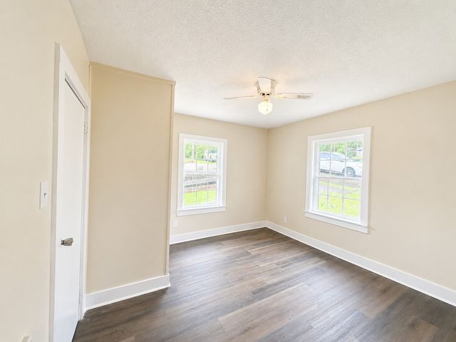 310 Davis Dr, Clarksville, TN 37040