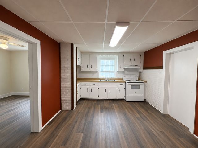 310 Davis Dr, Clarksville, TN 37040