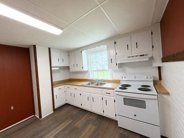 310 Davis Dr, Clarksville, TN 37040