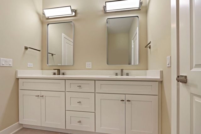 150 Washington Street 150, Barrington, IL 60010