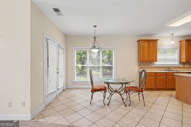 1086 Rowanshyre Circle, Mcdonough, GA 30253