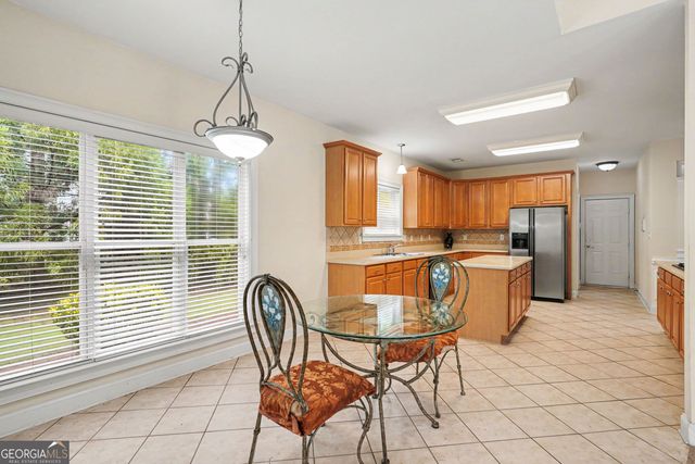 1086 Rowanshyre Circle, Mcdonough, GA 30253