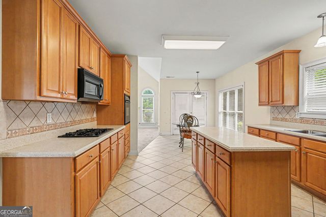 1086 Rowanshyre Circle, Mcdonough, GA 30253