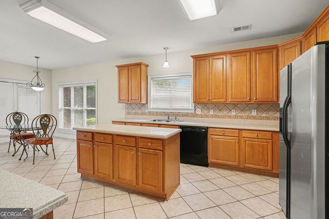 1086 Rowanshyre Circle, Mcdonough, GA 30253