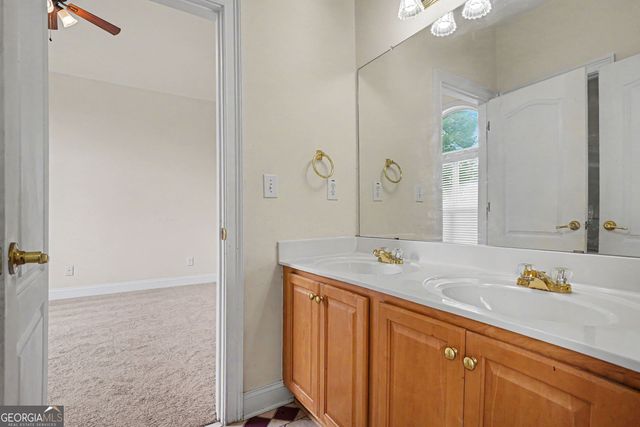 1086 Rowanshyre Circle, Mcdonough, GA 30253