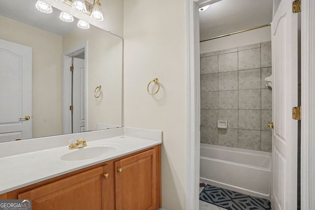 1086 Rowanshyre Circle, Mcdonough, GA 30253