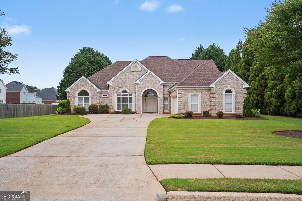 1086 Rowanshyre Circle, Mcdonough, GA 30253