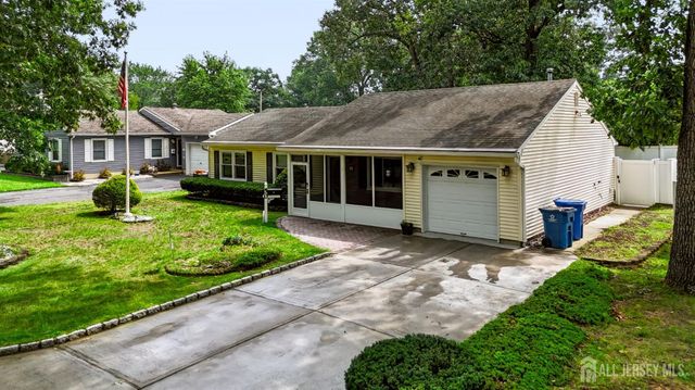 50 Morton Avenue, Monroe, NJ 08831