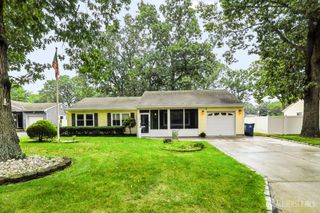 50 Morton Avenue, Monroe, NJ 08831