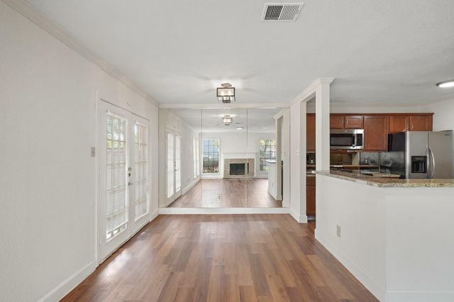 2211 S Kirkwood Road 17, Houston, TX 77077