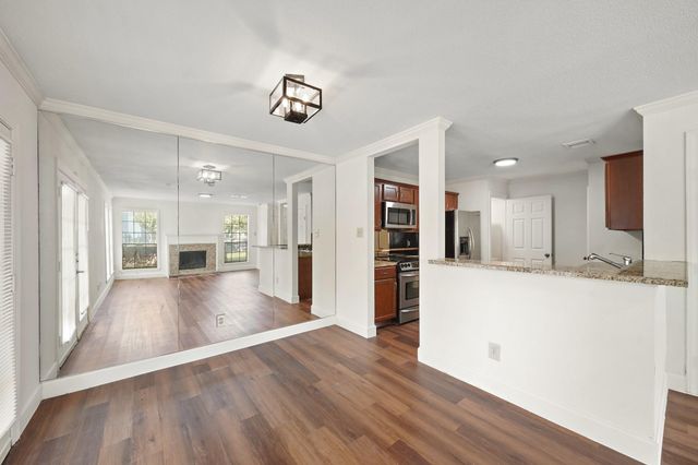 2211 S Kirkwood Road 17, Houston, TX 77077