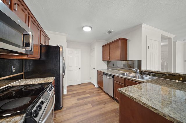 2211 S Kirkwood Road 17, Houston, TX 77077