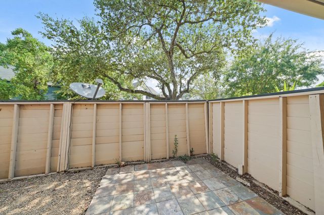 2211 S Kirkwood Road 17, Houston, TX 77077