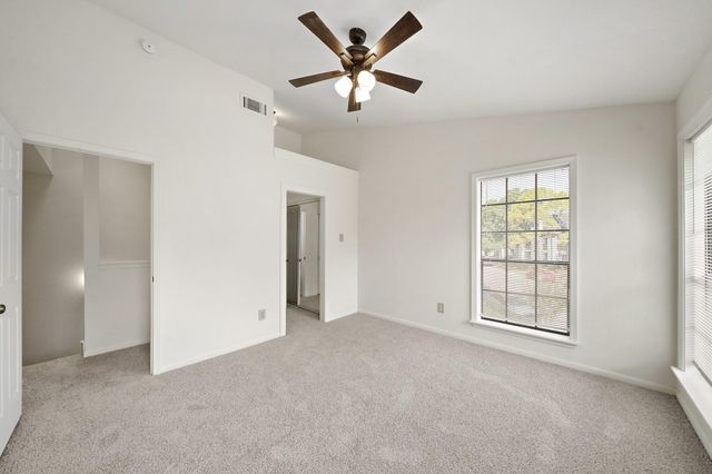 2211 S Kirkwood Road 17, Houston, TX 77077