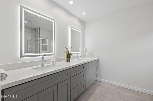 3822 E DAHLIA Drive, Phoenix, AZ 85032