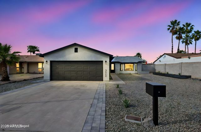 3822 E DAHLIA Drive, Phoenix, AZ 85032