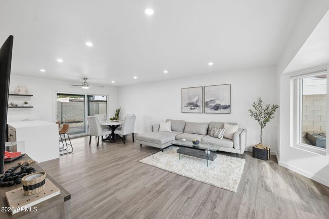 3822 E DAHLIA Drive, Phoenix, AZ 85032