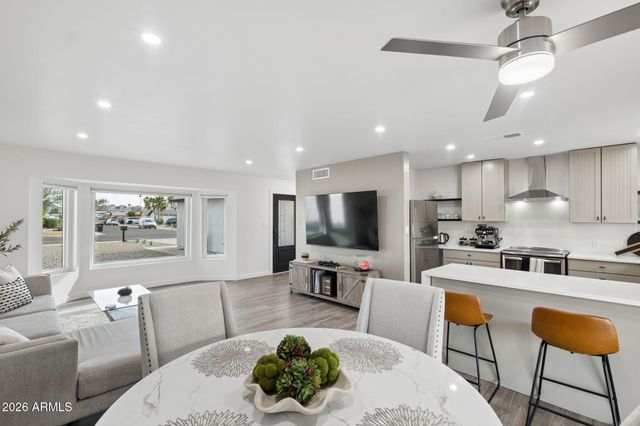 3822 E DAHLIA Drive, Phoenix, AZ 85032