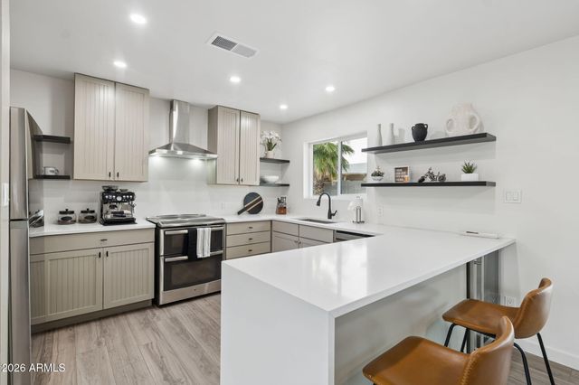 3822 E DAHLIA Drive, Phoenix, AZ 85032