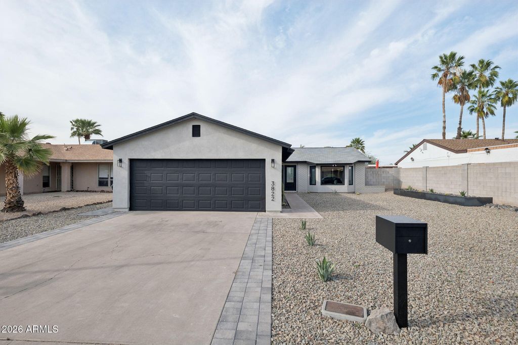 3822 E DAHLIA Drive, Phoenix, AZ 85032