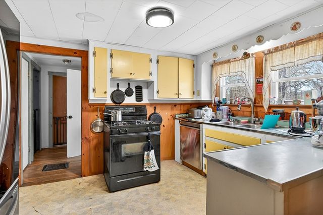 97 Wickaboag Valley Rd, West Brookfield, MA 01585