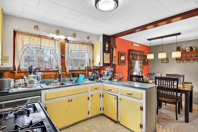 97 Wickaboag Valley Rd, West Brookfield, MA 01585