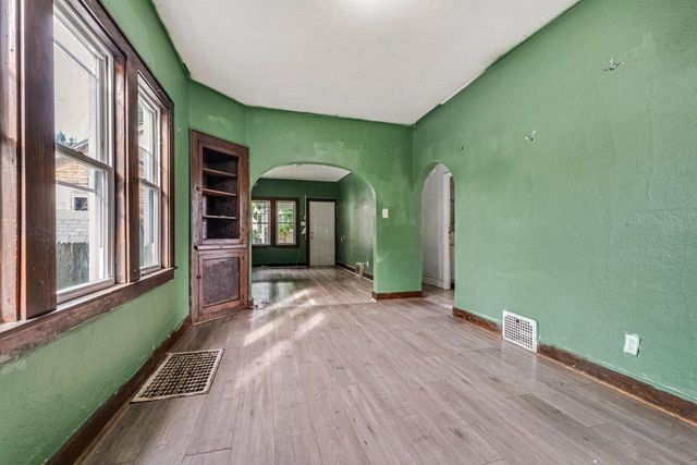 736 S 36th STREET, Milwaukee, WI 53215