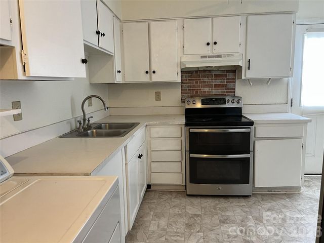 1911 Smoke Ridge Court 5, Charlotte, NC 28210