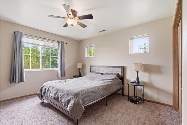 74 Miller Avenue SW 8, Cedar Rapids, IA 52404