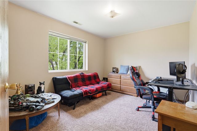 74 Miller Avenue SW 8, Cedar Rapids, IA 52404