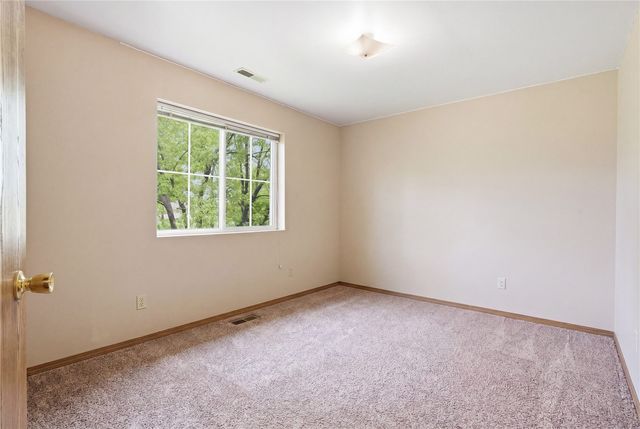 74 Miller Avenue SW 8, Cedar Rapids, IA 52404