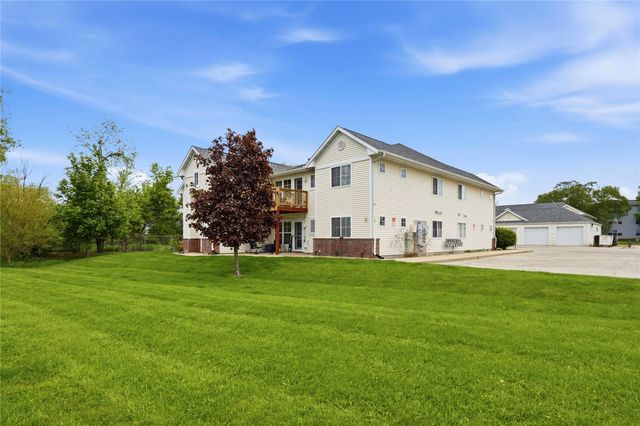 74 Miller Avenue SW 8, Cedar Rapids, IA 52404