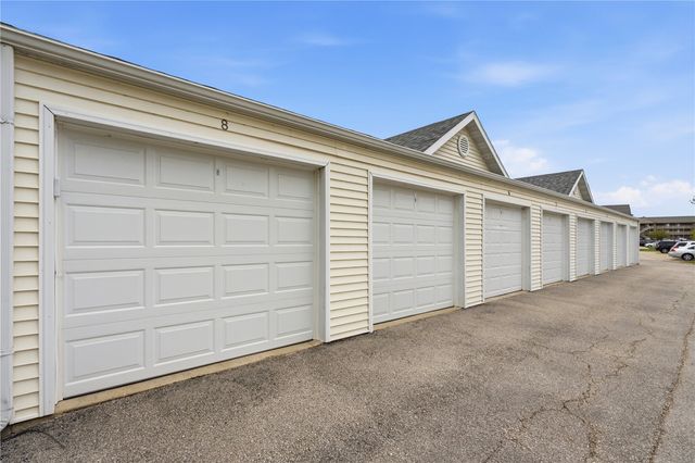 74 Miller Avenue SW 8, Cedar Rapids, IA 52404