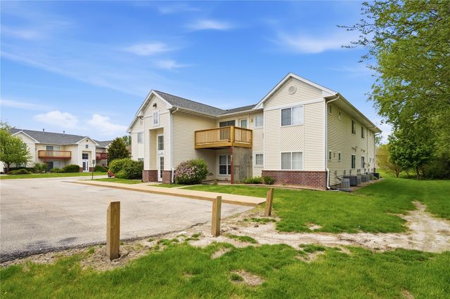 74 Miller Avenue SW 8, Cedar Rapids, IA 52404