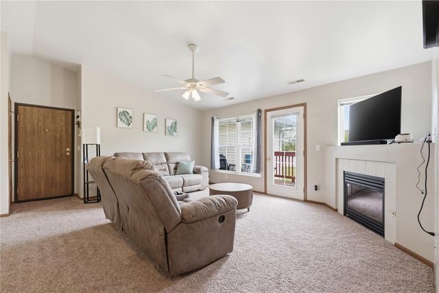 74 Miller Avenue SW 8, Cedar Rapids, IA 52404
