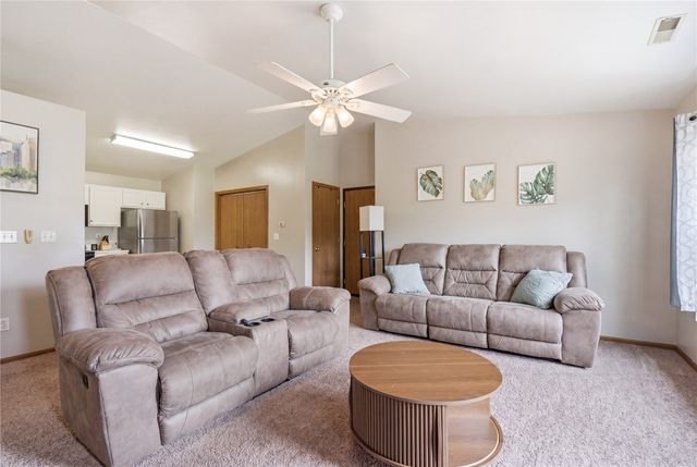 74 Miller Avenue SW 8, Cedar Rapids, IA 52404