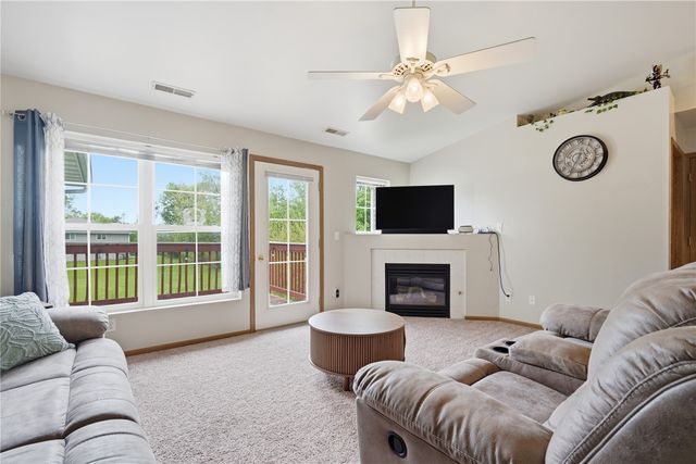 74 Miller Avenue SW 8, Cedar Rapids, IA 52404