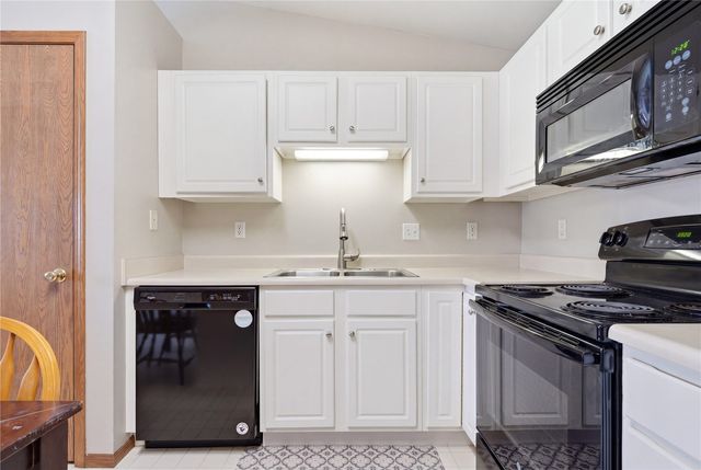 74 Miller Avenue SW 8, Cedar Rapids, IA 52404