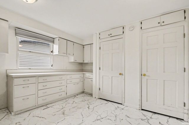 826 Whitehall Drive, South Bend, IN 46615