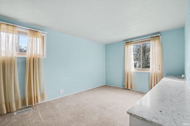 826 Whitehall Drive, South Bend, IN 46615