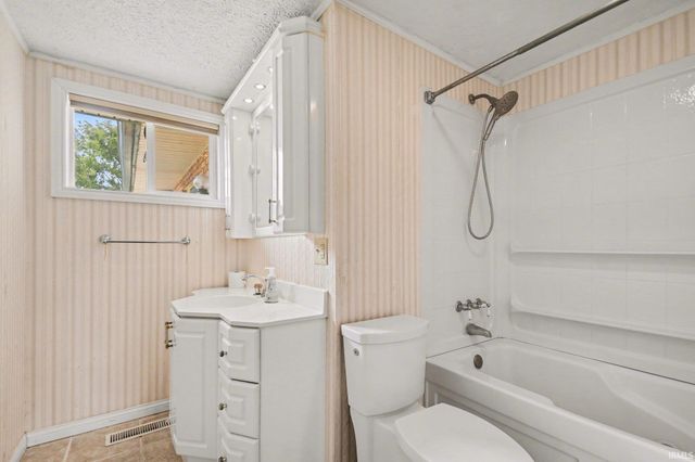 826 Whitehall Drive, South Bend, IN 46615