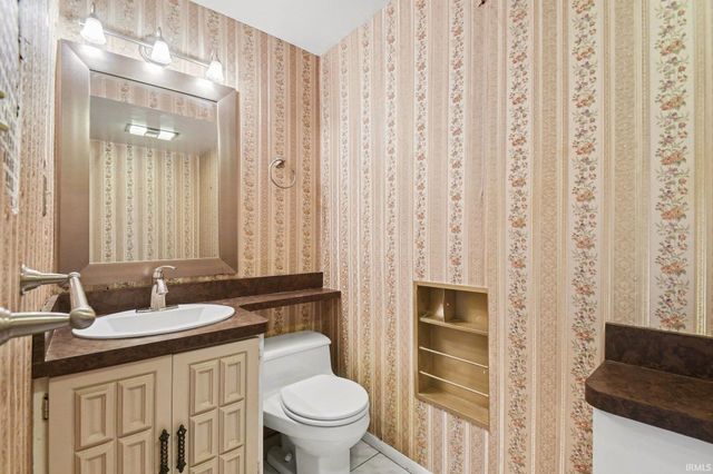 826 Whitehall Drive, South Bend, IN 46615