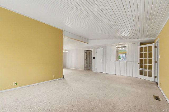 826 Whitehall Drive, South Bend, IN 46615