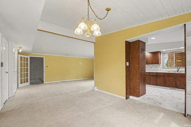 826 Whitehall Drive, South Bend, IN 46615