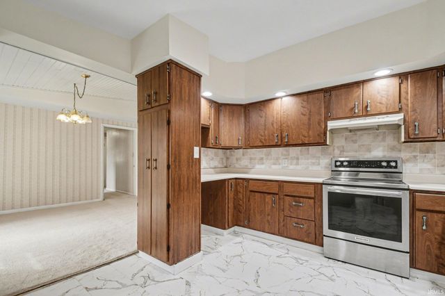 826 Whitehall Drive, South Bend, IN 46615