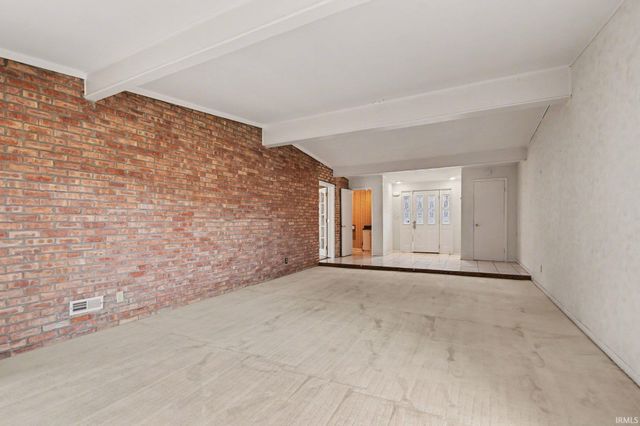 826 Whitehall Drive, South Bend, IN 46615