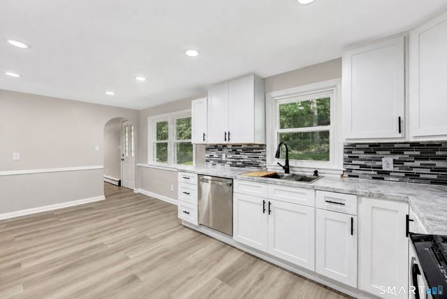 110 Greenwood Drive, Manchester, CT 06042