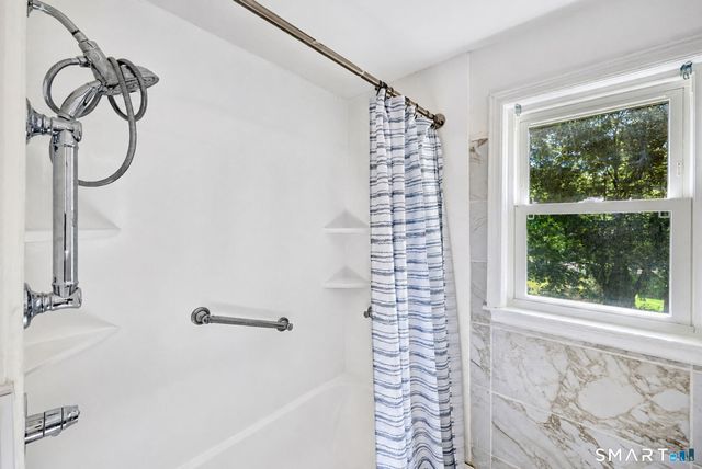 110 Greenwood Drive, Manchester, CT 06042