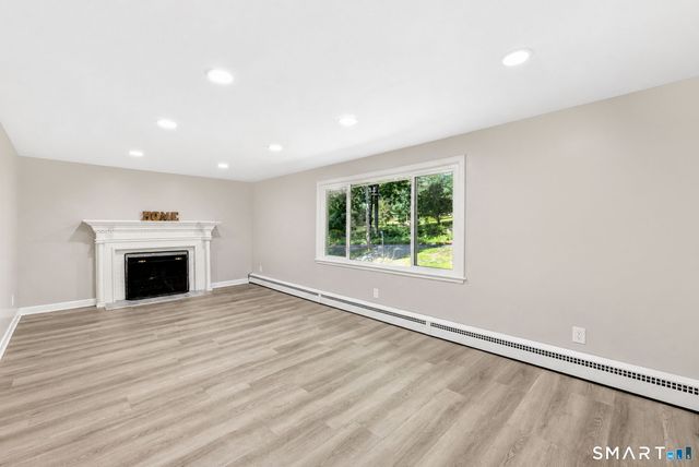 110 Greenwood Drive, Manchester, CT 06042